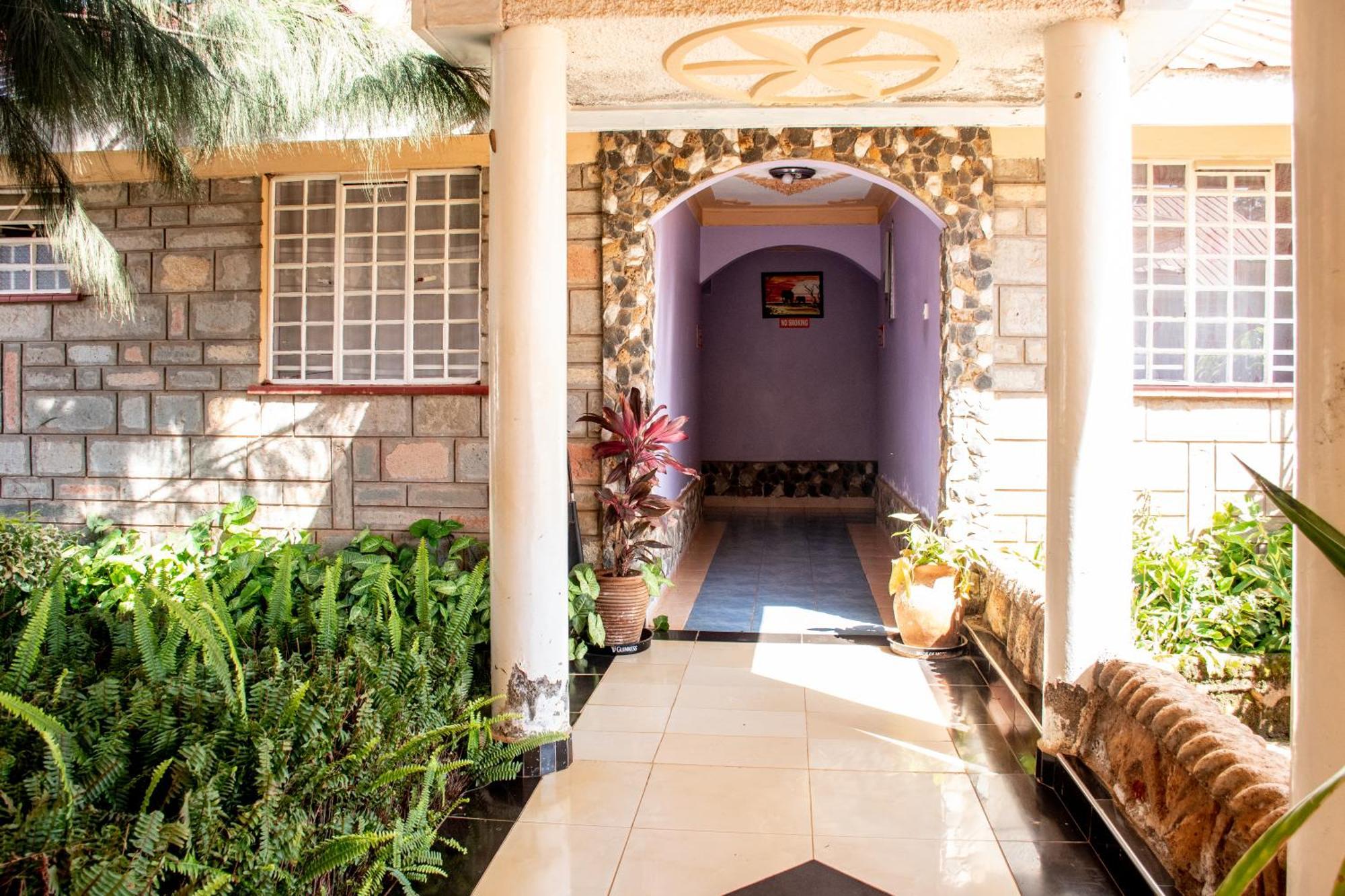 Super Break Hotel Kitale Exterior foto