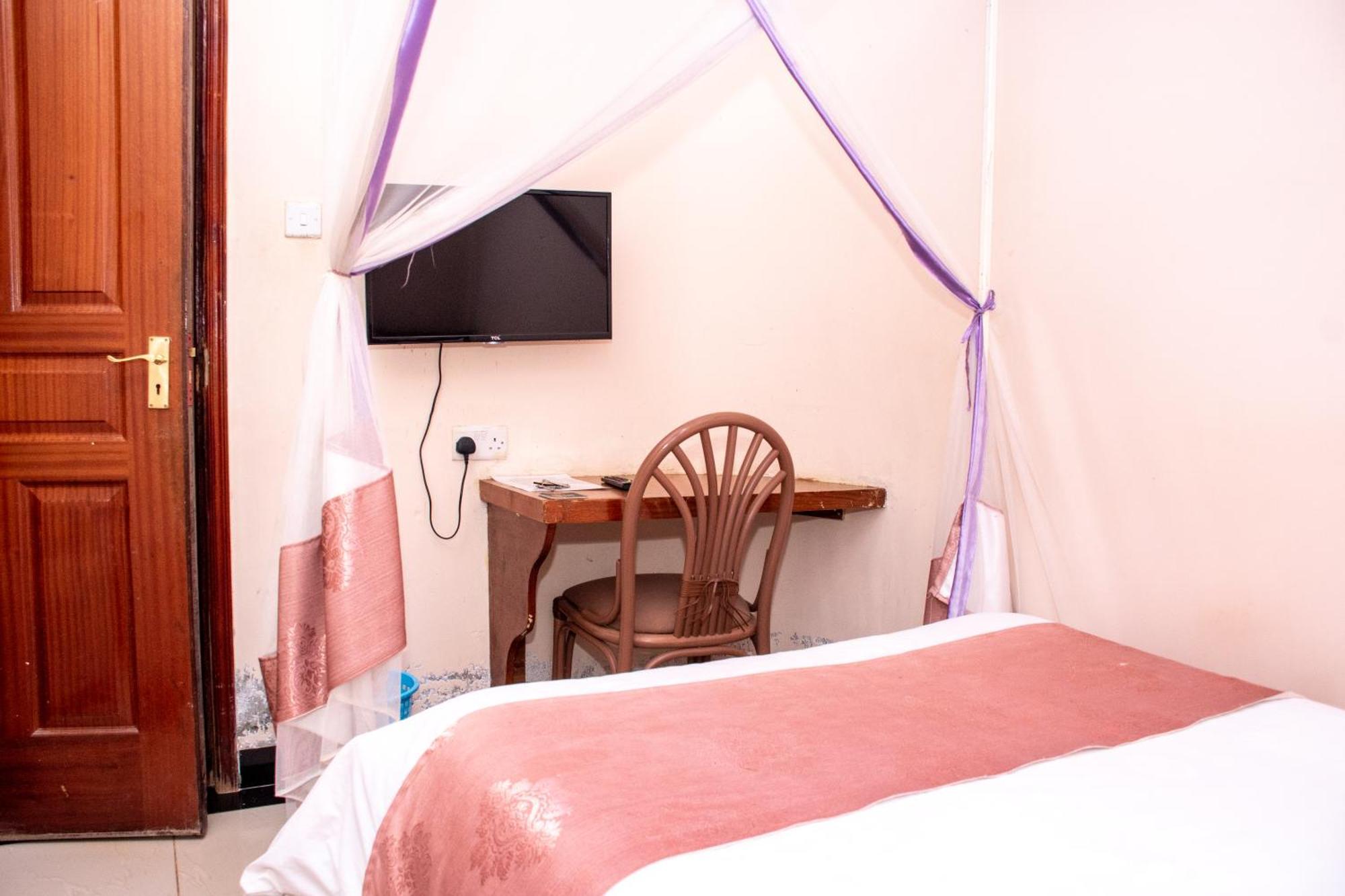 Super Break Hotel Kitale Exterior foto